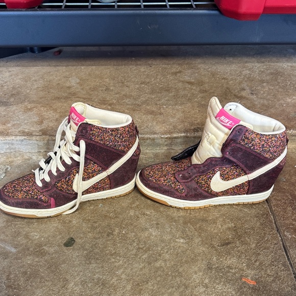 Nike Sky High Floral Dunk Colorful High-Top Sneakers - Picture 2 of 5